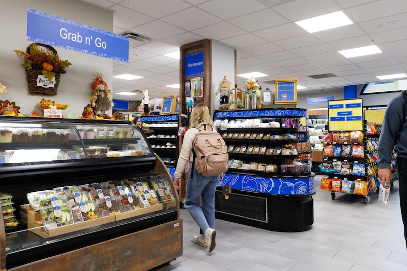 Student shopping at the full-service grocery of Fox Lounge.